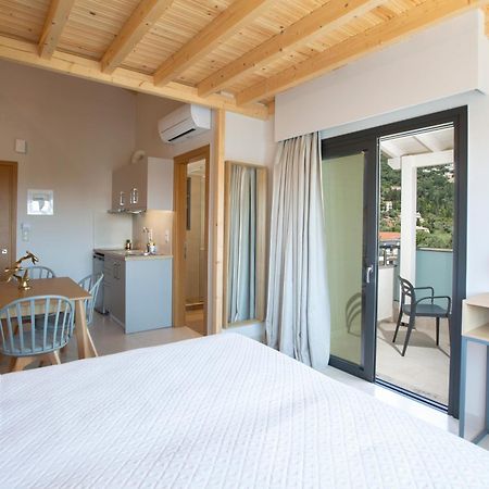 Zisis Suites Нидри Екстериор снимка